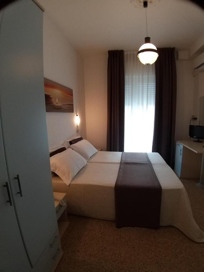 Hotel Ideal Rimini Exteriör bild