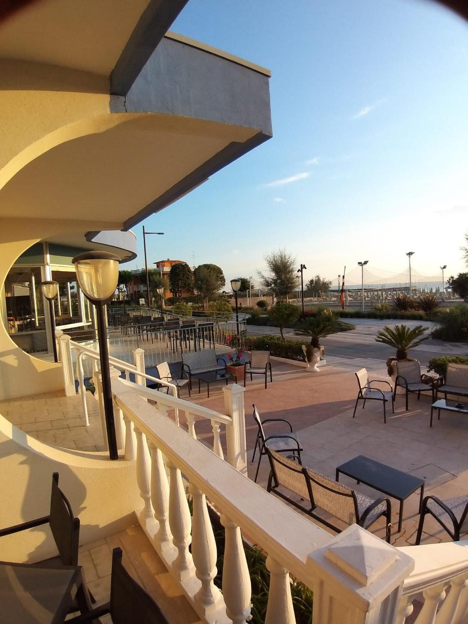 Hotel Ideal Rimini Exteriör bild