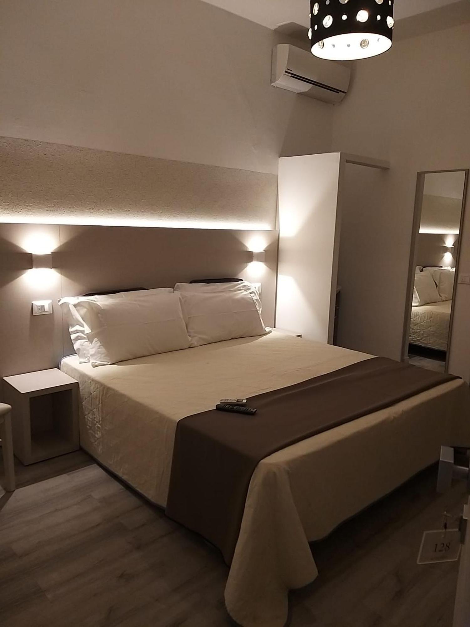 Hotel Ideal Rimini Exteriör bild