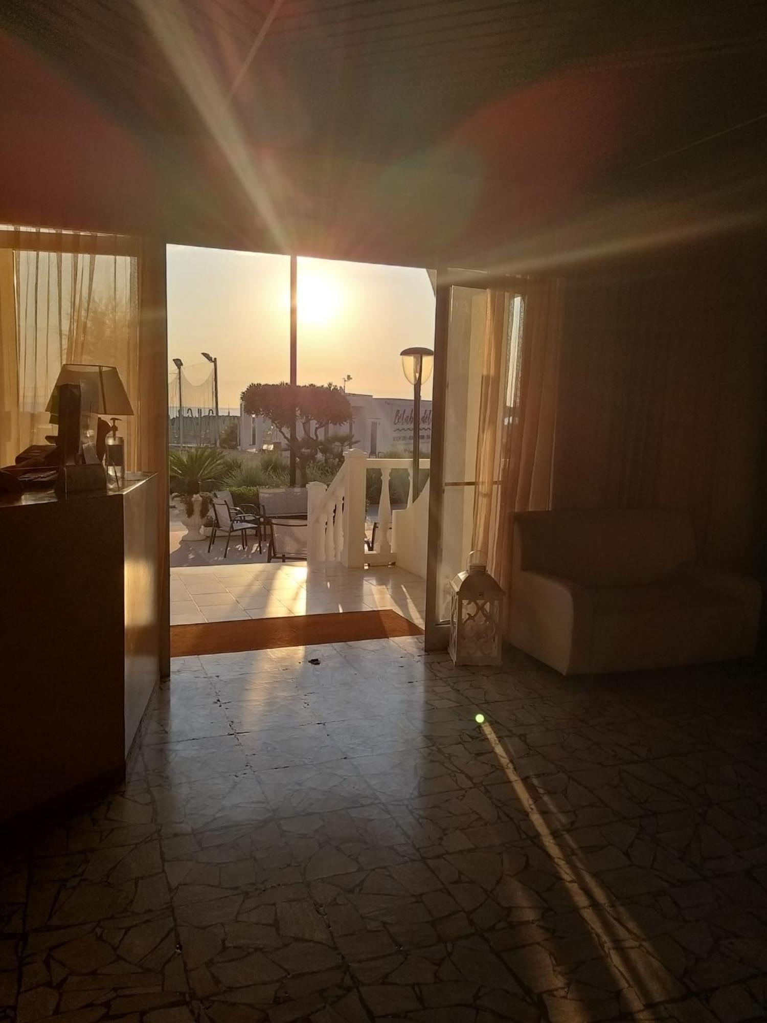 Hotel Ideal Rimini Exteriör bild