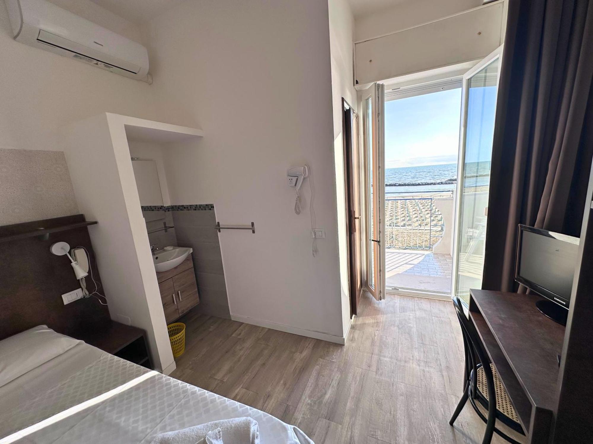 Hotel Ideal Rimini Exteriör bild